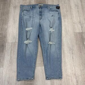PLUS SIZE Levi's Light Wash Distressed High Waisted Mom Jeans - Size 22